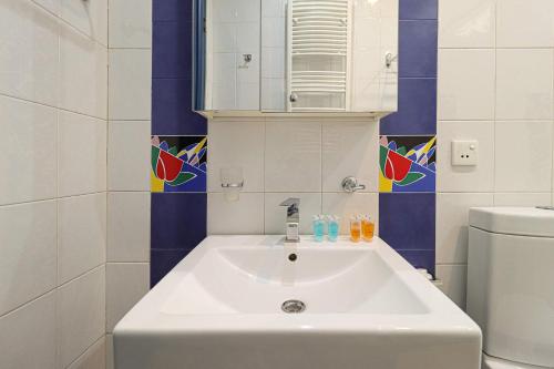 Charming 2BR Near Rooms Hotel By Wehost