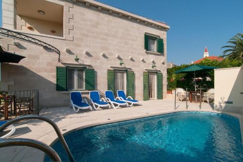 10 Persons Villa With Pool at Island Brac — 4-Star Luxury Hotel in Supetar, Croatia