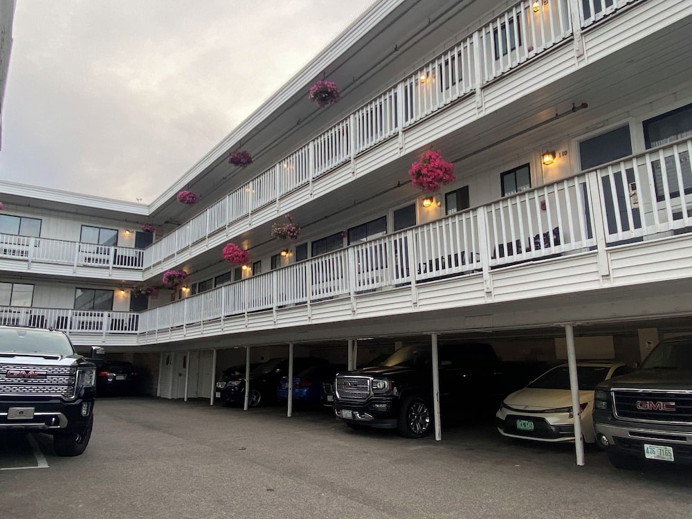 Hampton Harbor Motel - photo 29