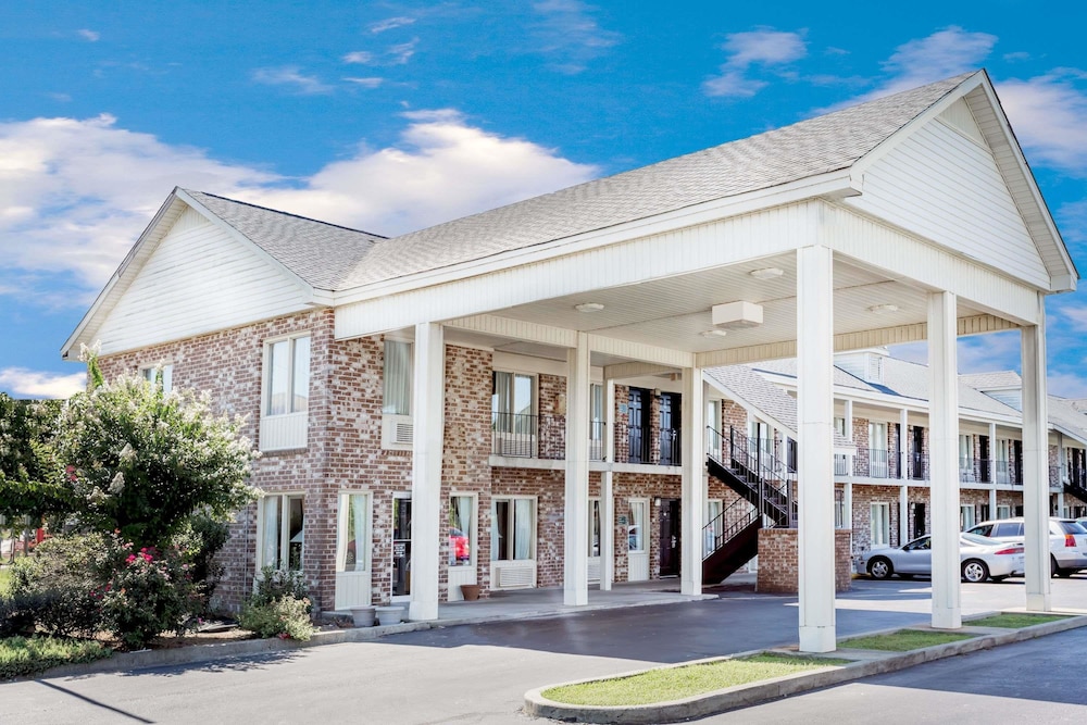 Days Inn by Wyndham Manning - featured photo