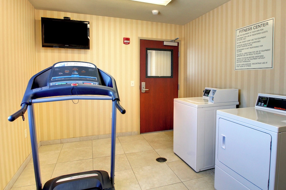 Cobblestone Inn & Suites Carrington - photo 34