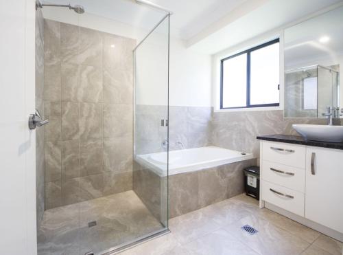 Executive Home Accommodation 34 — 5-Star Luxury Hotel in Bundamba, Australia