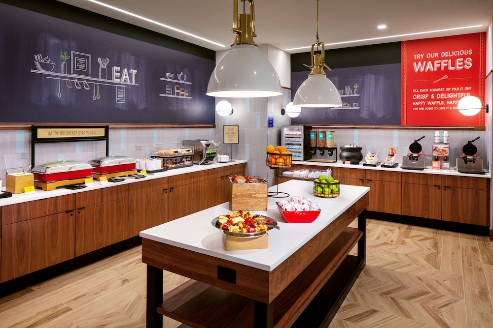 Hampton Inn Boston Seaport District - photo 28