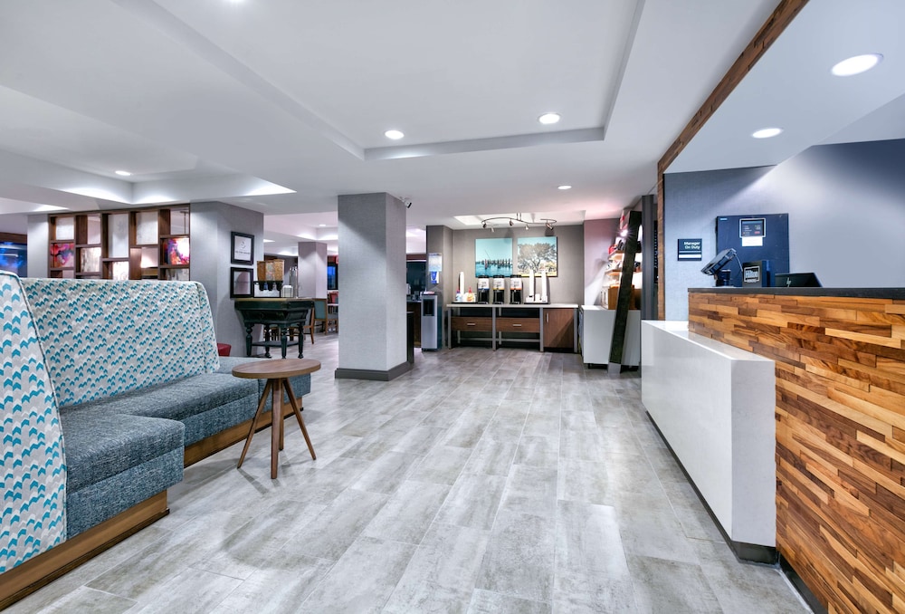 Hampton Inn Biloxi - photo 6