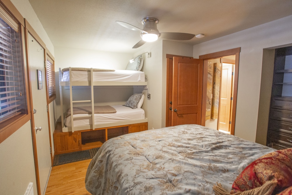 Crystal Chalets Condominiums at Crystal Mountain Ski Resort - photo 28