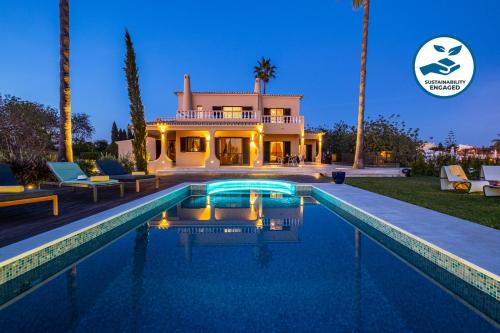 Villa Oasis Del Mar by Algarve Vacation — 4-Star Luxury Hotel in Albufeira, Portugal