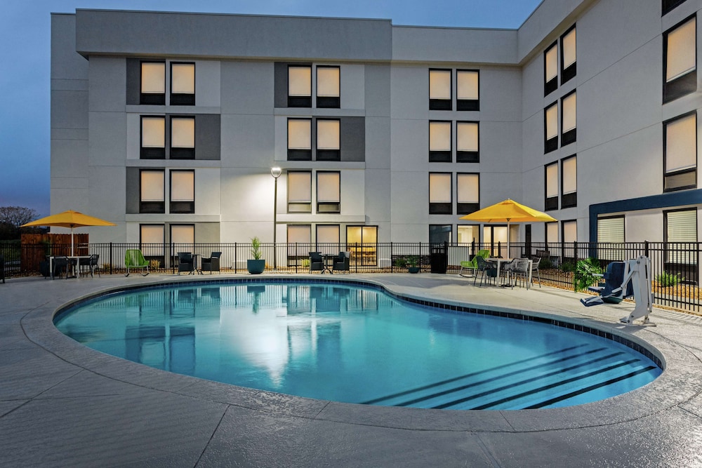Hampton Inn Kansas City Airport - photo 21