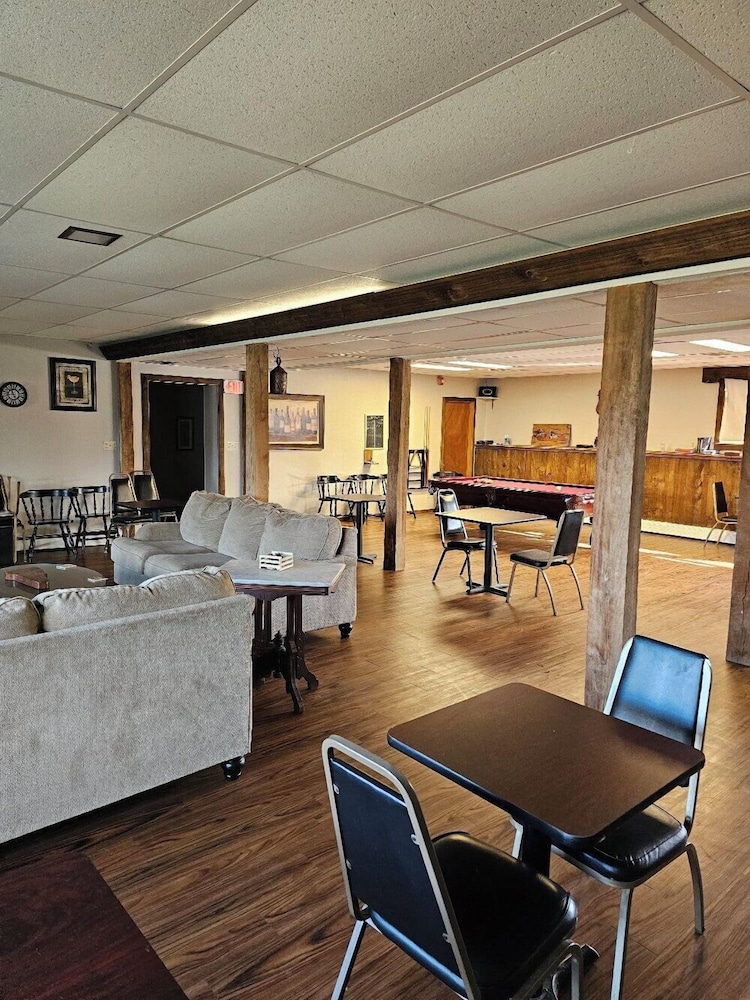 Lake Shore Farm Inn - photo 41