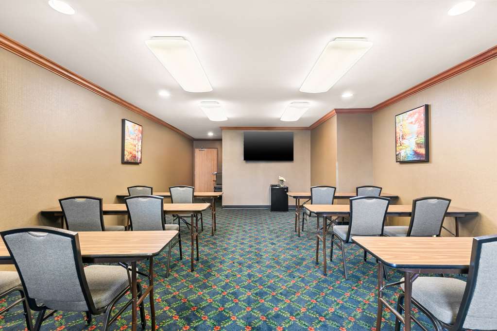 Best Western Legacy Inn & Suites Beloit South Beloit - photo 25