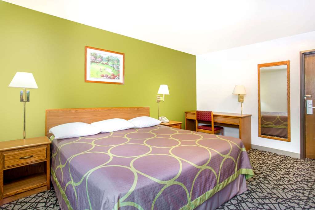 Super 8 by Wyndham Richmond Broad Street - photo 10