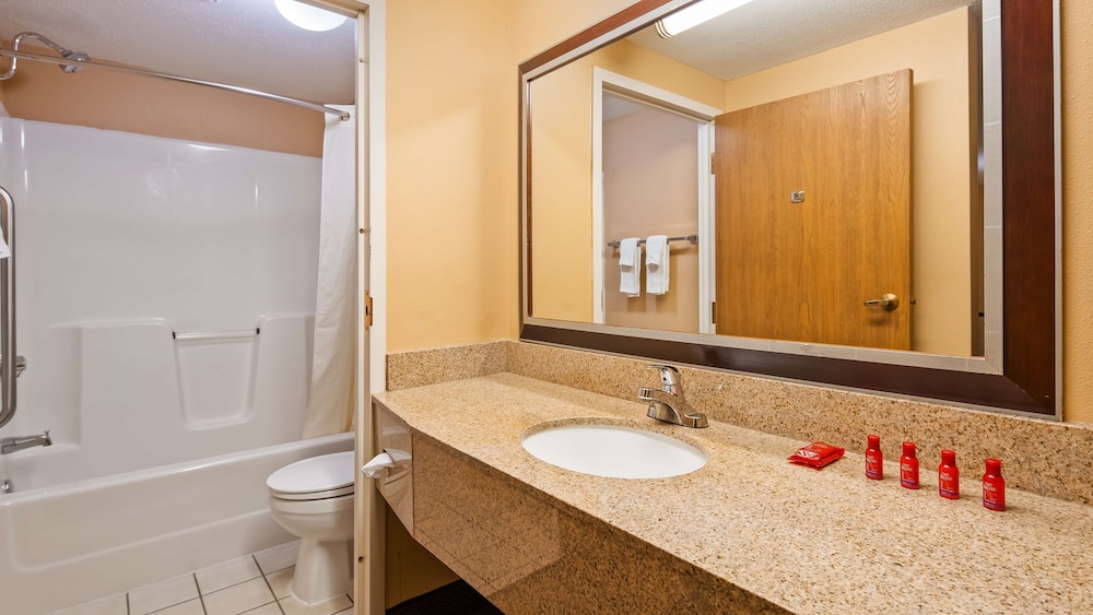 Quality Inn & Suites Black River Falls I 94 - photo 40