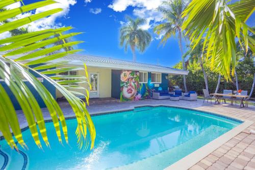 Spacious 3 Bedroom Villa with Heated Saltwater Pool and Fenced Yard in Oakland Park — 4-Star Luxury Hotel in Fort Lauderdale, United States