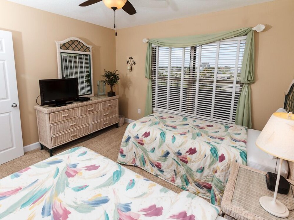 Emerald Towers West 3007 by RedAwning - photo 35