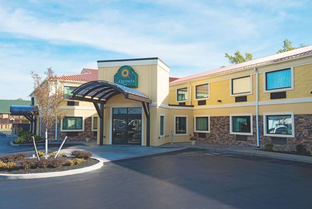 La Quinta Inn by Wyndham Buffalo Airport - photo 5