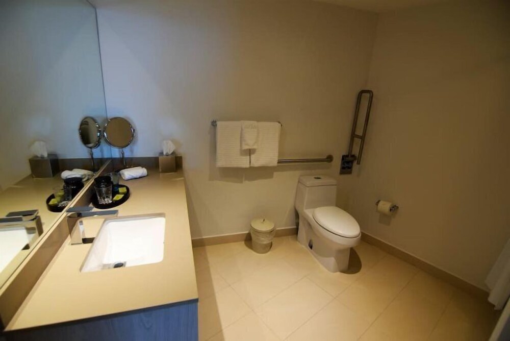 Oceanfront & Bay View 2 Bed 2 Bath @ Hyde Beach Resort - photo 31