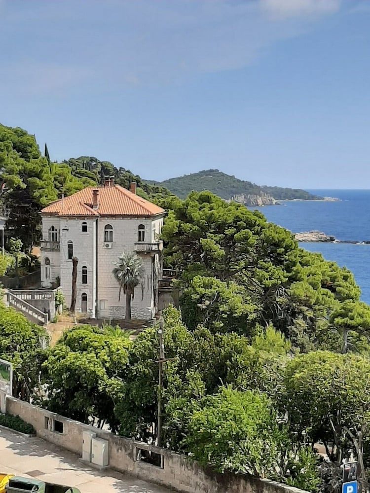 Adriatic Allure — 4-Star Luxury Hotel in Dubrovnik, Croatia