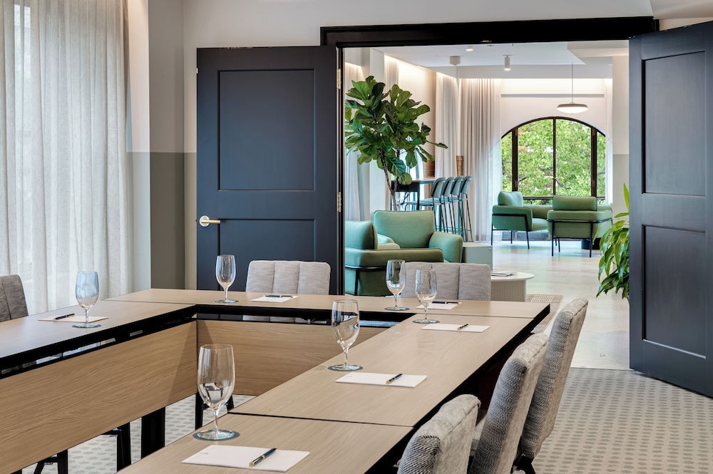 The Flat Iron Hotel - photo 22