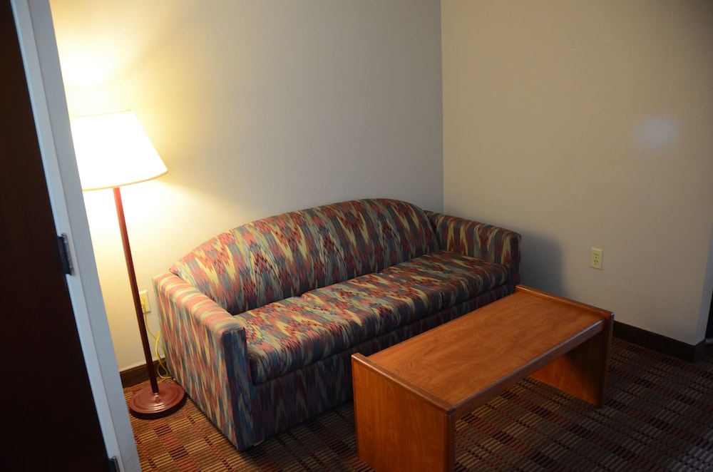 Super 8 by Wyndham Louisville Expo Center - photo 19