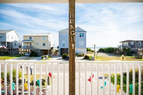 Mermaid Manor by Oak Island Accommodations - photo 11