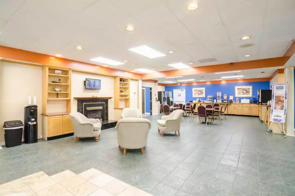 Rodeway Inn & Suites Greensboro Southeast - photo 3