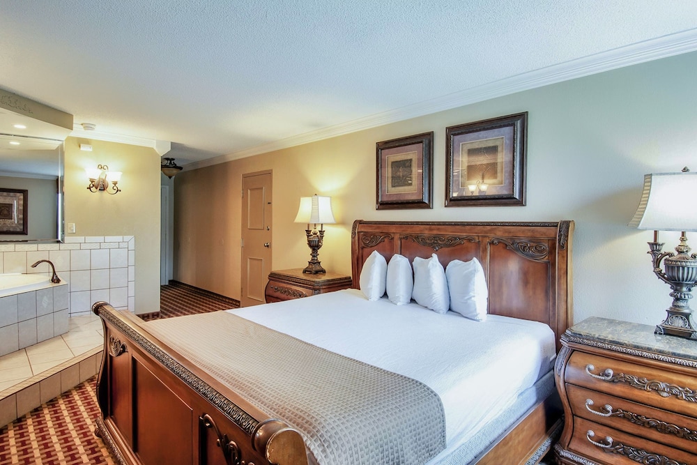 Days Inn & Suites by Wyndham Johnson City - photo 9