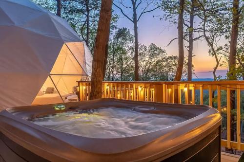 Glamping Dome W Hot Tub Fire Pit — Augusta