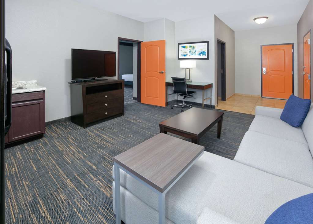 La Quinta Inn & Suites by Wyndham Little Rock Bryant - photo 23