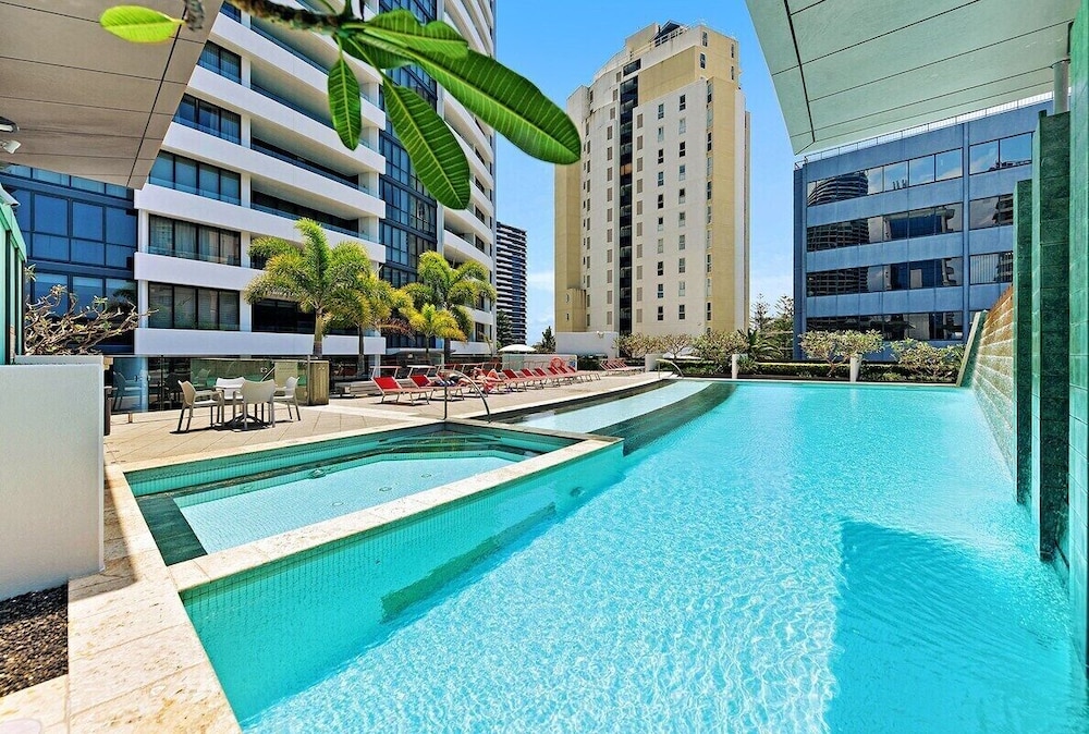 Aria Apartments — 4-Star Luxury Hotel in Broadbeach, Australia