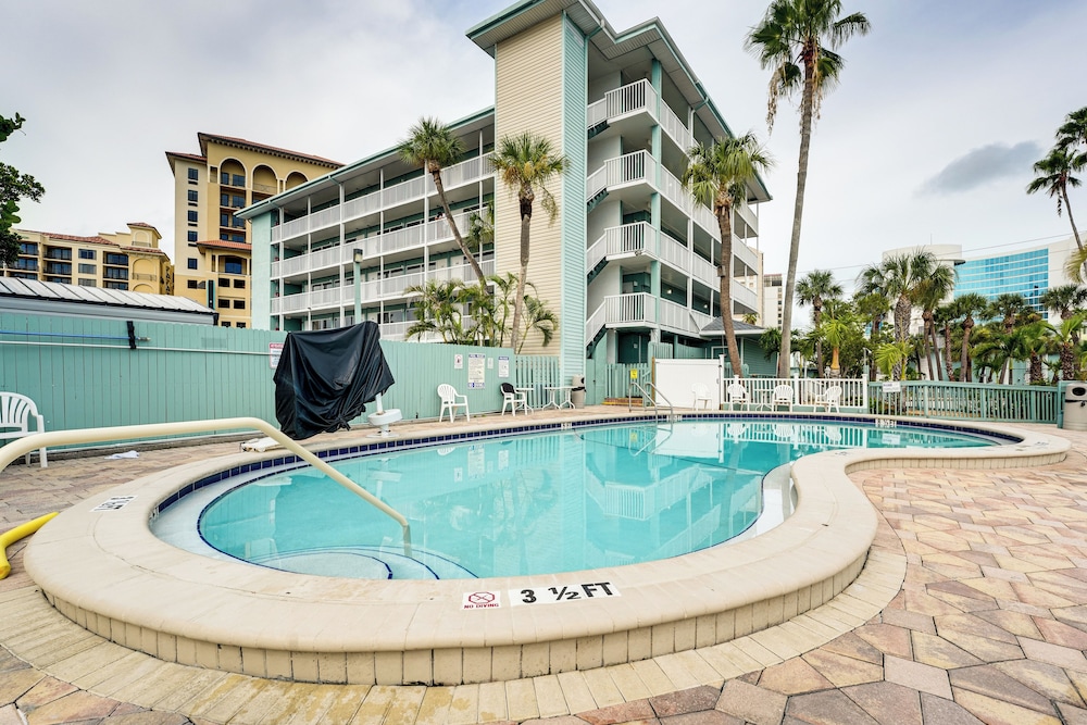 2 Blocks to Clearwater Beach Walkable Coastal Gem — 4-Star Luxury Hotel in Clearwater, United States