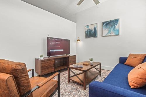 Pampering New Unit Studio 1Ba Pool Golf Sim — 4-Star Luxury Hotel in Austin, United States