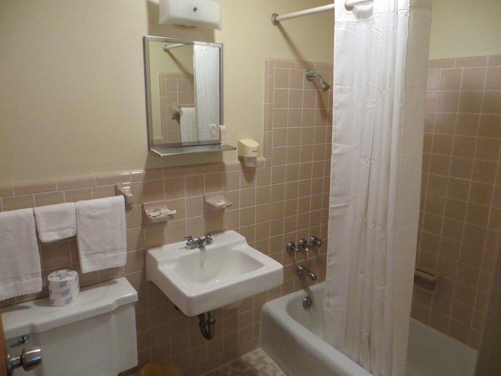 Regal Inn Clayton - photo 14