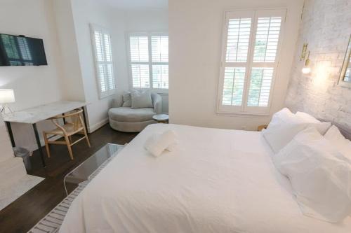 Cherry Blossom Charm - carbon neutral hotel in Washington