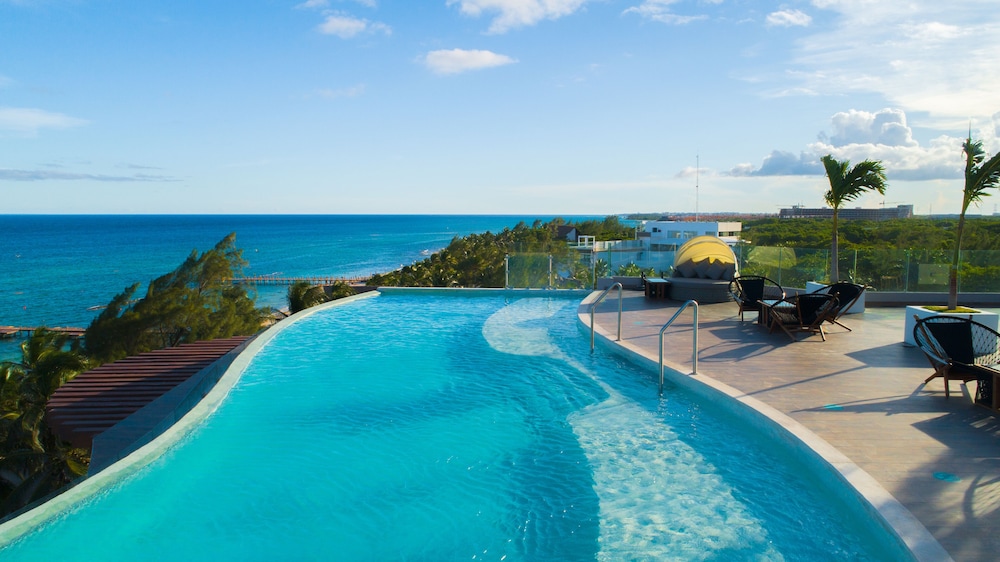 Rooftop pool