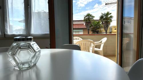 M095 Marcelli trilocale ristrutturato a 100 m dal mare — 4-Star Luxury Hotel in Marcelli, Italy
