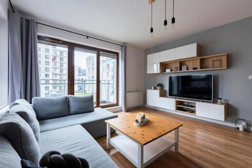 Woronicza 33B Prywatne mieszkanie z Prywatnym miejscem garazowym oddzielną sypialnią i balkonem Samodzielne Zameldowanie — 4-Star Luxury Hotel in Warsaw, Poland