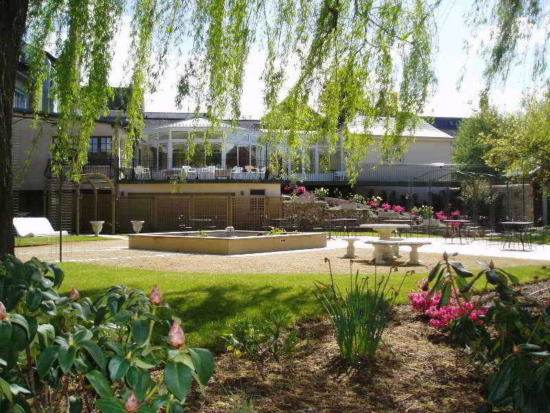 Hotel The Originals du Commerce Laval Est