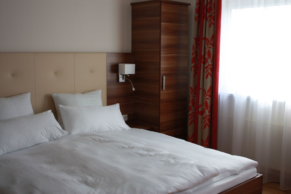 Boardinghaus Holledau Inn in Schweitenkirchen, Germany