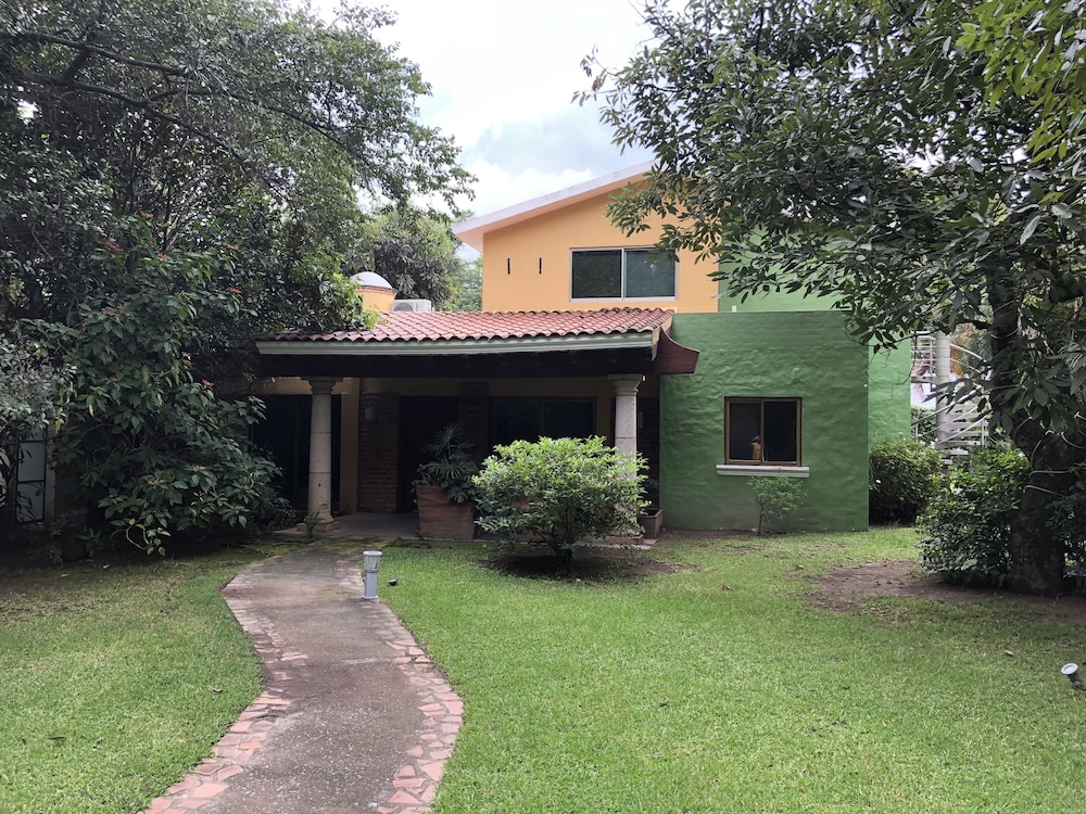 El Jardín De En Medio — hotel in Tlajomulco De Zuniga