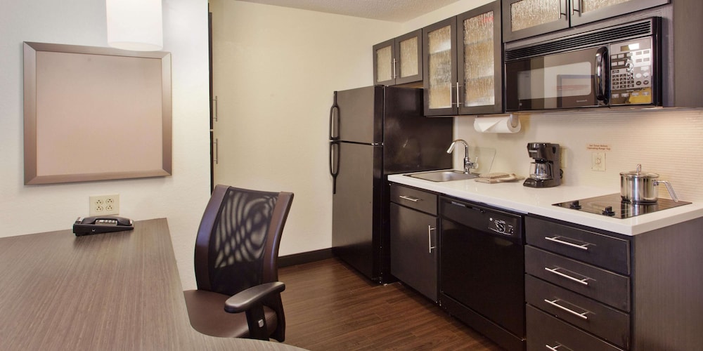 Candlewood Suites Wichita Airport by IHG - photo 14