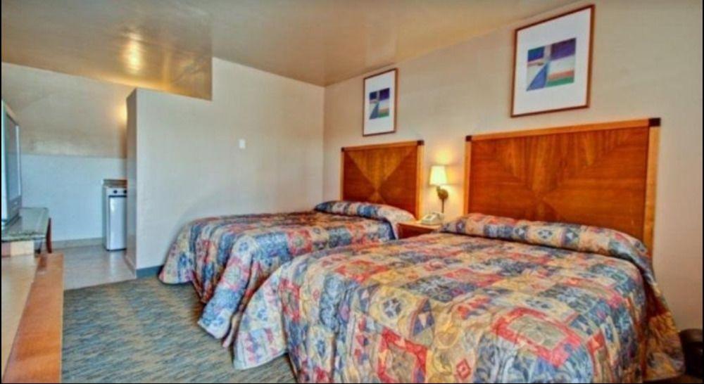 Payless Inn - photo 5