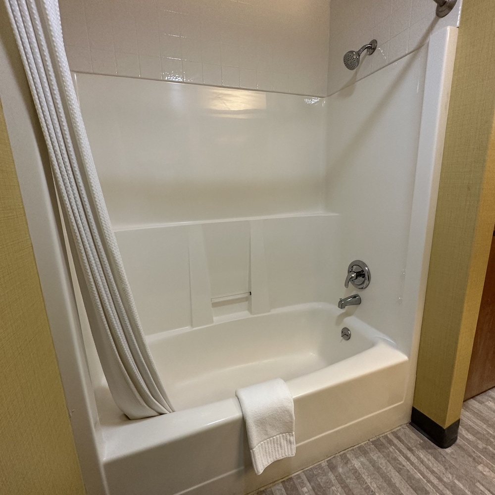 Timberland Inn & Suites - photo 89