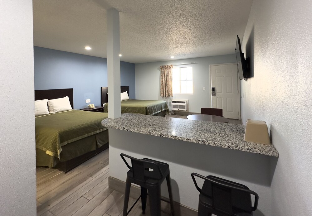 Razorback Inn - photo 21