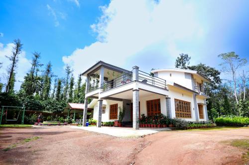 Kodebailu Homestay 3BH Full Villa Home Food Coffee Estate — 4-Star Luxury Hotel in Sakleshpur, India