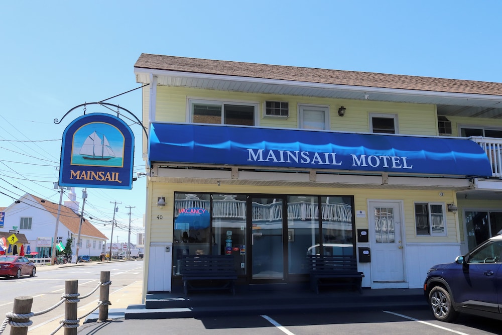 Mainsail Motel Cottages — Hampton