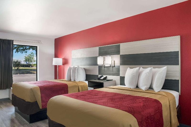 Econo Lodge - photo 58