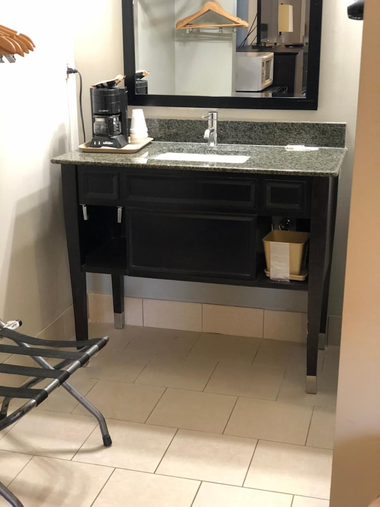 Deerfield Inn & Suites - photo 31