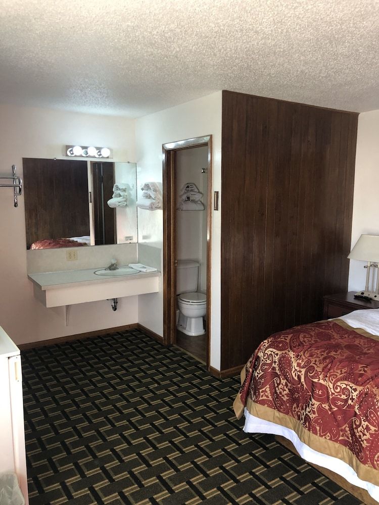 Big 12 Motel Broken Bow NE - photo 19