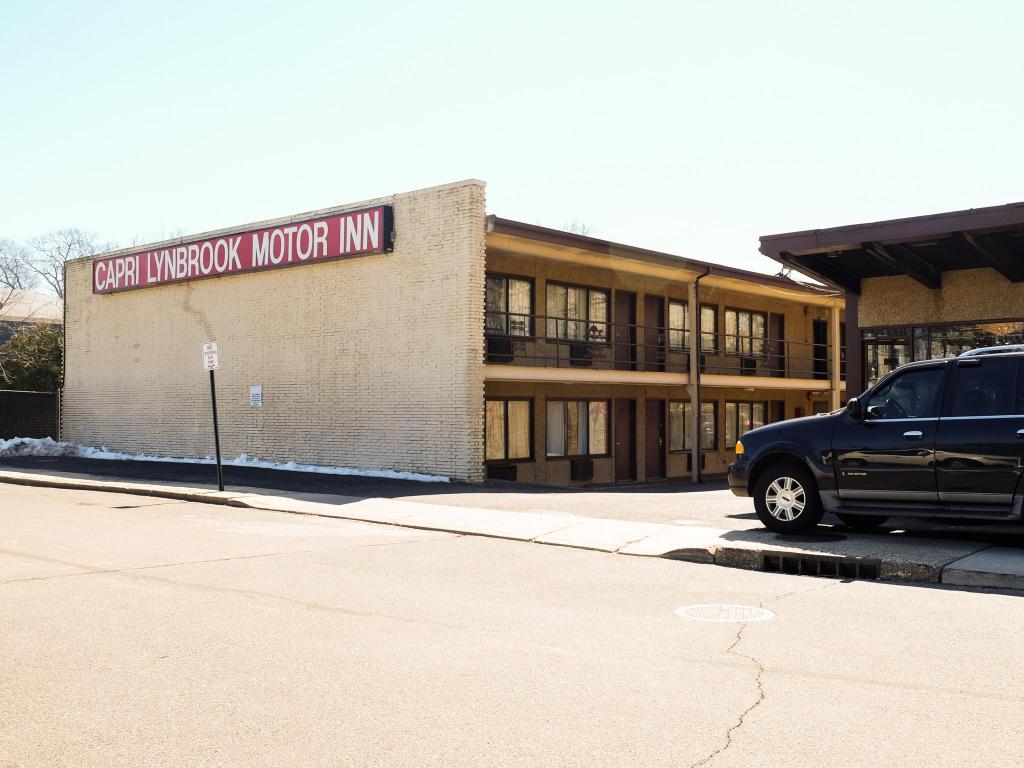 Capri Lynbrook Motor Inn - photo 16