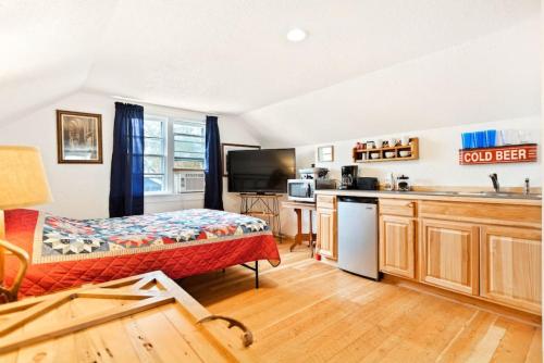 Bo360 Old West Landing with Hot Tub and Sunrise Views — 4-Star Luxury Hotel in Billings, United States
