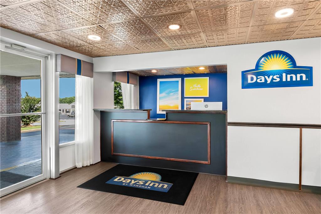 Days Inn by Wyndham Seneca Clemson Area - photo 9